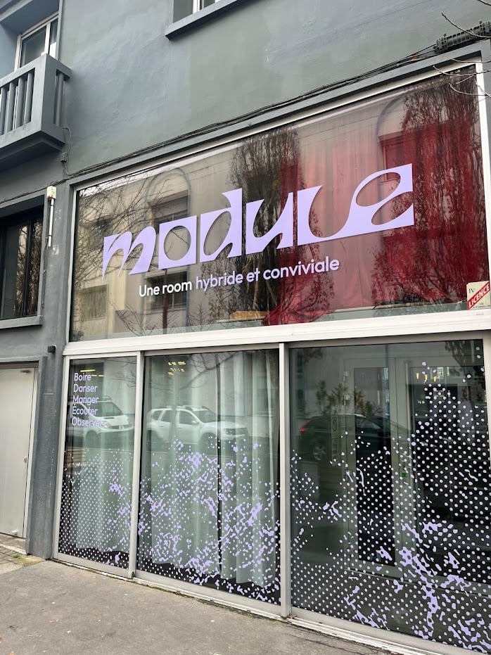 Façade de Module Nantes, bar hybride sur l'île de Nantes
